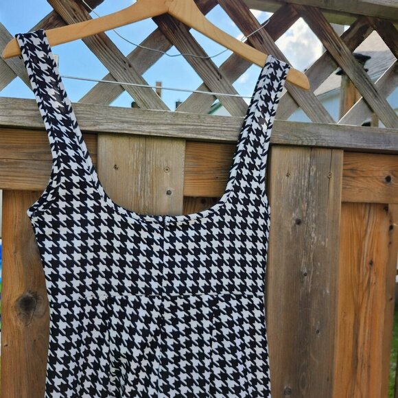 SHEIN Houndstooth Print Suspender Jumpsuit Women's Size XS - Picture 7 of 10